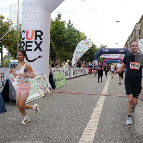 06.09.2026 - CURREX Alsterlauf Yannick Fuchs http://msf.ph/oto/10206706 06.09.2026 10:09:00 Ziel 2679, 2681, 2777, 3036, 4021, 4738, 5132, 5252, 5742, 5798, 6116, 6296, 6488, 8055 meine-sportfotos.de