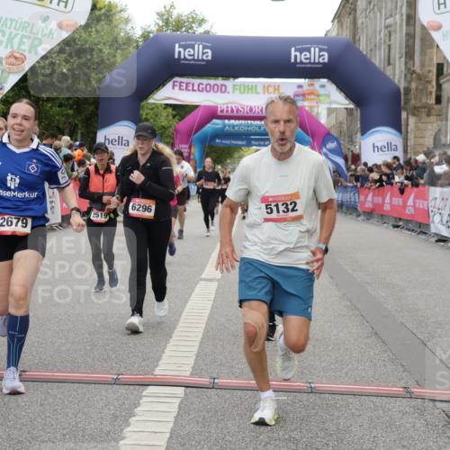 06.09.2026 - CURREX Alsterlauf Yannick Fuchs http://msf.ph/oto/10207341 06.09.2026 10:09:04 Ziel 2519, 2679, 2681, 3036, 4021, 5007, 5132, 5252, 5742, 5798, 6116, 6296, 6340, 6460, 6487, 6488, 8055 meine-sportfotos.de