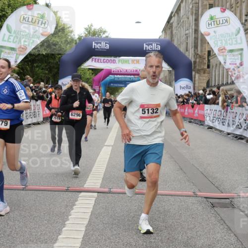 06.09.2026 - CURREX Alsterlauf Yannick Fuchs http://msf.ph/oto/10207429 06.09.2026 10:09:04 Ziel 2519, 2679, 2681, 3036, 4021, 5007, 5132, 5252, 5742, 5798, 6116, 6296, 6340, 6460, 6487, 6488, 8055 meine-sportfotos.de