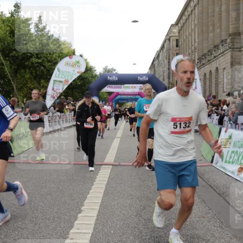 06.09.2026 - CURREX Alsterlauf Yannick Fuchs http://msf.ph/oto/10207639 06.09.2026 10:09:05 Ziel 2519, 2679, 2681, 3036, 3637, 4021, 5007, 5132, 5252, 5742, 5798, 5942, 6116, 6296, 6340, 6460, 6487, 8055 meine-sportfotos.de