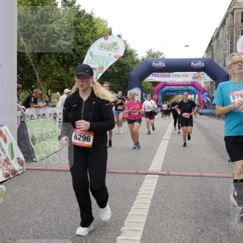 06.09.2026 - CURREX Alsterlauf Yannick Fuchs http://msf.ph/oto/10207748 06.09.2026 10:09:06 Ziel 2519, 2679, 2681, 3637, 4021, 5007, 5132, 5742, 5798, 5942, 6116, 6296, 6340, 6460, 6487, 8055 meine-sportfotos.de