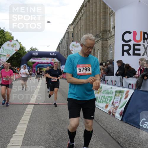 06.09.2026 - CURREX Alsterlauf Yannick Fuchs http://msf.ph/oto/10207779 06.09.2026 10:09:08 Ziel 2519, 2679, 2681, 3241, 3637, 4021, 5007, 5113, 5132, 5798, 5942, 6116, 6296, 6340, 6460, 6487, 8055 meine-sportfotos.de