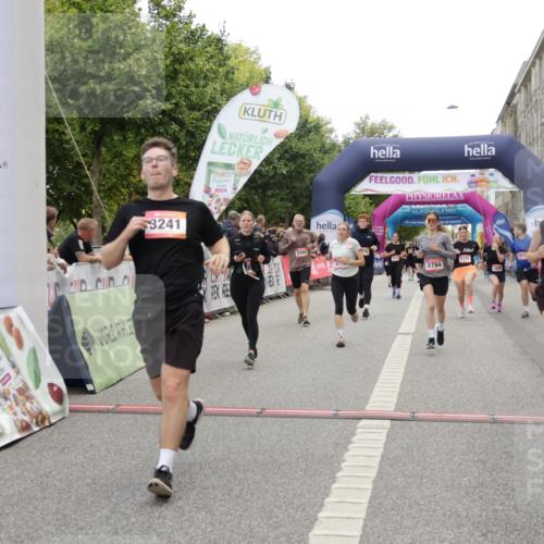 06.09.2026 - CURREX Alsterlauf Yannick Fuchs http://msf.ph/oto/10208587 06.09.2026 10:09:13 Ziel 2519, 3241, 3637, 5007, 5084, 5113, 5171, 5758, 5794, 5913, 5942, 6263, 6340, 6460, 6487, 8076 meine-sportfotos.de