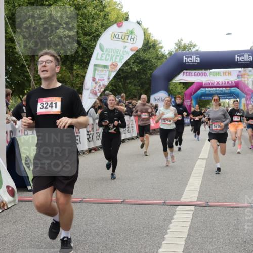 06.09.2026 - CURREX Alsterlauf Yannick Fuchs http://msf.ph/oto/10208632 06.09.2026 10:09:13 Ziel 2519, 3241, 3637, 5007, 5084, 5113, 5171, 5758, 5794, 5913, 5942, 6263, 6340, 6460, 6487, 8076 meine-sportfotos.de