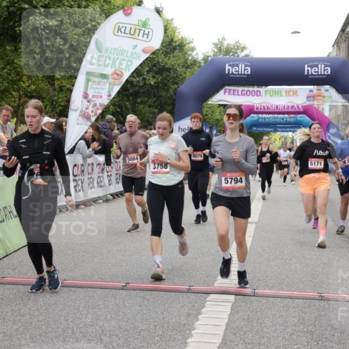 06.09.2026 - CURREX Alsterlauf Yannick Fuchs http://msf.ph/oto/10208694 06.09.2026 10:09:14 Ziel 3241, 3637, 5007, 5084, 5113, 5171, 5758, 5794, 5913, 5942, 6263, 6340, 6460, 6487, 8076 meine-sportfotos.de