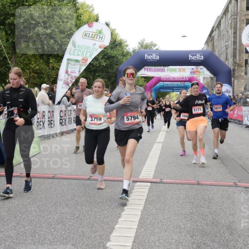 06.09.2026 - CURREX Alsterlauf Yannick Fuchs http://msf.ph/oto/10208848 06.09.2026 10:09:15 Ziel 2919, 3241, 3573, 3637, 5007, 5084, 5113, 5126, 5171, 5758, 5794, 5913, 5942, 6263, 6340, 6460, 6487, 8076 meine-sportfotos.de