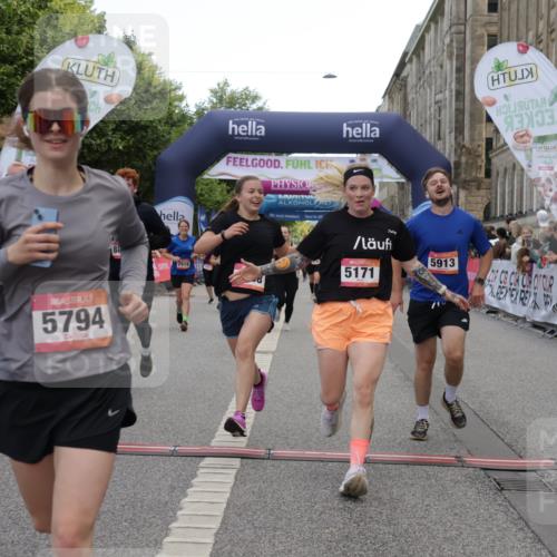06.09.2026 - CURREX Alsterlauf Yannick Fuchs http://msf.ph/oto/10209071 06.09.2026 10:09:15 Ziel 2919, 3241, 3573, 3637, 5007, 5084, 5113, 5126, 5171, 5758, 5794, 5913, 5942, 6263, 6340, 6460, 6487, 8076 meine-sportfotos.de