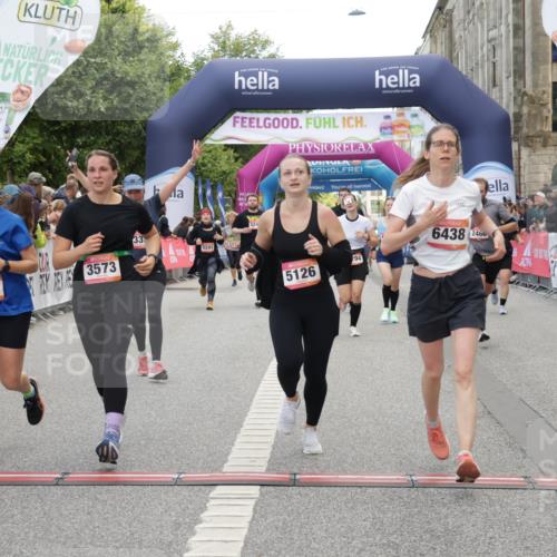 06.09.2026 - CURREX Alsterlauf Yannick Fuchs http://msf.ph/oto/10209488 06.09.2026 10:09:19 Ziel 2201, 2466, 2919, 3241, 3332, 3573, 4222, 4815, 5084, 5113, 5126, 5171, 5241, 5758, 5794, 5913, 6070, 6263, 8076, 8294 meine-sportfotos.de