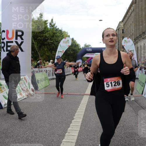 06.09.2026 - CURREX Alsterlauf Yannick Fuchs http://msf.ph/oto/10210144 06.09.2026 10:09:21 Ziel 2082, 2201, 2466, 2919, 3332, 3573, 4222, 4815, 5084, 5126, 5171, 5241, 5758, 5794, 5913, 6070, 6263, 8076, 8294 meine-sportfotos.de