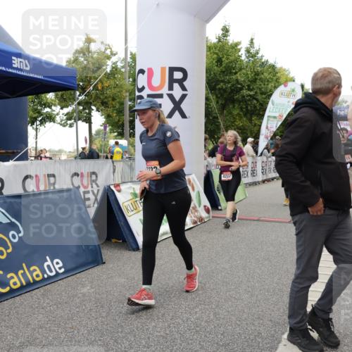 06.09.2026 - CURREX Alsterlauf Yannick Fuchs http://msf.ph/oto/10210280 06.09.2026 10:09:23 Ziel 2082, 2201, 2466, 2919, 3332, 3573, 4222, 4815, 5084, 5126, 5171, 5241, 5913, 6070, 8076, 8271, 8294 meine-sportfotos.de