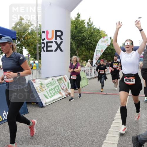 06.09.2026 - CURREX Alsterlauf Yannick Fuchs http://msf.ph/oto/10210429 06.09.2026 10:09:24 Ziel 2082, 2201, 2466, 2919, 3332, 3573, 4222, 4815, 5126, 5241, 6070, 8076, 8271, 8294 meine-sportfotos.de