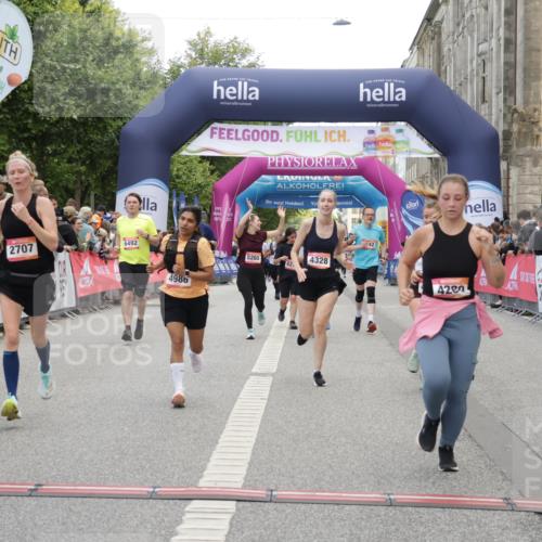 06.09.2026 - CURREX Alsterlauf Yannick Fuchs http://msf.ph/oto/10211187 06.09.2026 10:09:30 Ziel 2082, 2201, 2707, 2742, 4222, 4280, 4328, 4536, 4815, 4986, 5241, 5259, 5260, 6070, 6492, 8271, 8294 meine-sportfotos.de