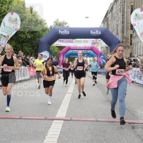 06.09.2026 - CURREX Alsterlauf Yannick Fuchs http://msf.ph/oto/10211294 06.09.2026 10:09:30 Ziel 2082, 2201, 2707, 2742, 4222, 4280, 4328, 4536, 4815, 4986, 5241, 5259, 5260, 6070, 6492, 8271, 8294 meine-sportfotos.de