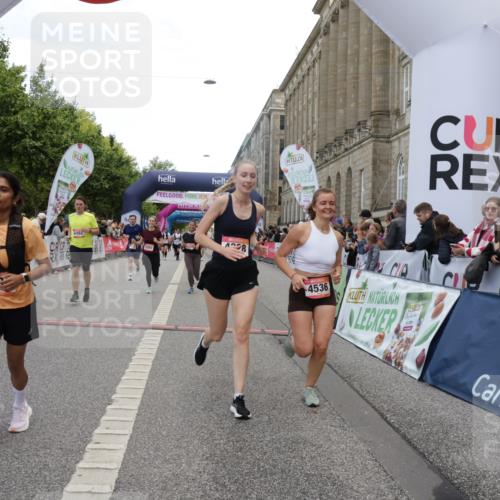 06.09.2026 - CURREX Alsterlauf Yannick Fuchs http://msf.ph/oto/10211582 06.09.2026 10:09:33 Ziel 2082, 2707, 2742, 4138, 4280, 4328, 4536, 4986, 5259, 5260, 6278, 6492, 8271 meine-sportfotos.de
