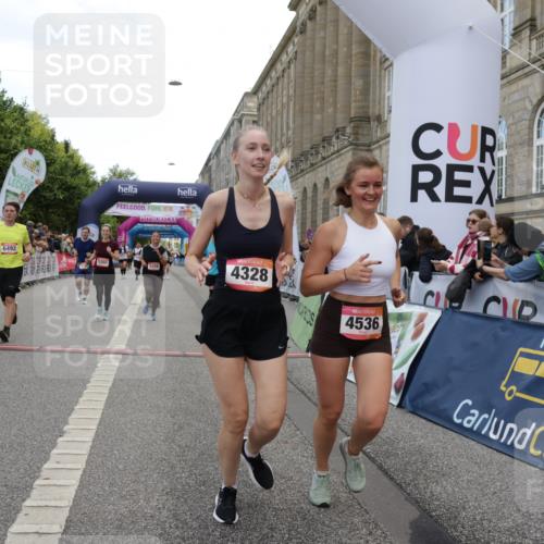 06.09.2026 - CURREX Alsterlauf Yannick Fuchs http://msf.ph/oto/10211662 06.09.2026 10:09:33 Ziel 2082, 2707, 2742, 4138, 4280, 4328, 4536, 4986, 5259, 5260, 6278, 6492, 8271 meine-sportfotos.de