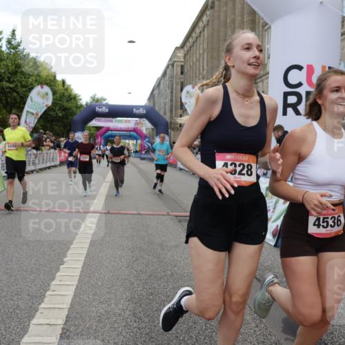 06.09.2026 - CURREX Alsterlauf Yannick Fuchs http://msf.ph/oto/10211706 06.09.2026 10:09:33 Ziel 2082, 2707, 2742, 4138, 4280, 4328, 4536, 4986, 5259, 5260, 6278, 6492, 8271 meine-sportfotos.de