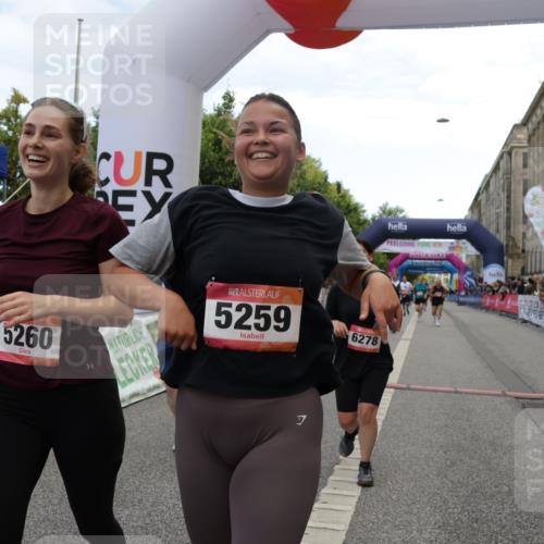 06.09.2026 - CURREX Alsterlauf Yannick Fuchs http://msf.ph/oto/10212044 06.09.2026 10:09:37 Ziel 2078, 2707, 2742, 3785, 3787, 4138, 4280, 4328, 4536, 4986, 5259, 5260, 6278, 6492 meine-sportfotos.de