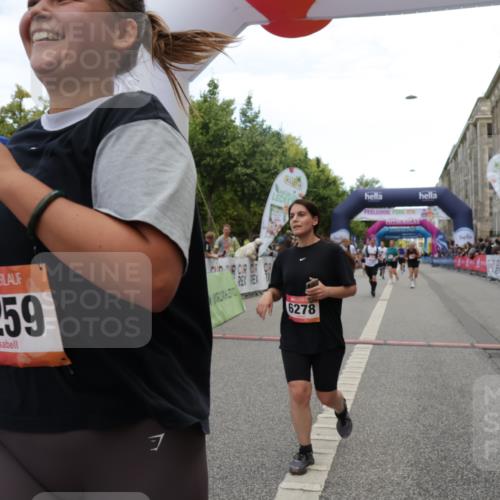 06.09.2026 - CURREX Alsterlauf Yannick Fuchs http://msf.ph/oto/10212080 06.09.2026 10:09:37 Ziel 2078, 2707, 2742, 3785, 3787, 4138, 4280, 4328, 4536, 4986, 5259, 5260, 6278, 6492 meine-sportfotos.de