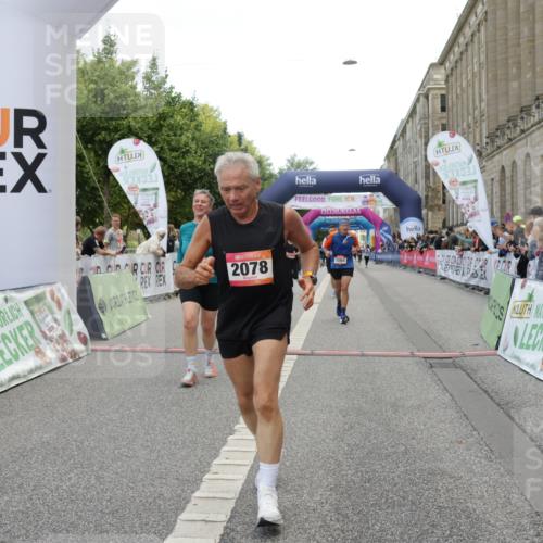 06.09.2026 - CURREX Alsterlauf Yannick Fuchs http://msf.ph/oto/10212752 06.09.2026 10:09:43 Ziel 2064, 2078, 2622, 3785, 3787, 4138, 4713, 4784, 5199, 5851, 6278, 6466 meine-sportfotos.de