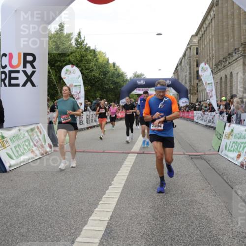 06.09.2026 - CURREX Alsterlauf Yannick Fuchs http://msf.ph/oto/10212983 06.09.2026 10:09:46 Ziel 2064, 2078, 2622, 3785, 3787, 4713, 4784, 5199, 5357, 5835, 5836, 5851, 6466 meine-sportfotos.de