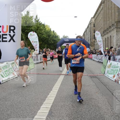 06.09.2026 - CURREX Alsterlauf Yannick Fuchs http://msf.ph/oto/10213000 06.09.2026 10:09:47 Ziel 2064, 2078, 2622, 3785, 3787, 4713, 4784, 5199, 5357, 5835, 5836, 5851, 6410, 6466 meine-sportfotos.de