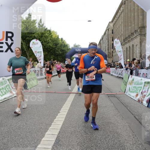 06.09.2026 - CURREX Alsterlauf Yannick Fuchs http://msf.ph/oto/10213009 06.09.2026 10:09:47 Ziel 2064, 2078, 2622, 3785, 3787, 4713, 4784, 5199, 5357, 5835, 5836, 5851, 6410, 6466 meine-sportfotos.de