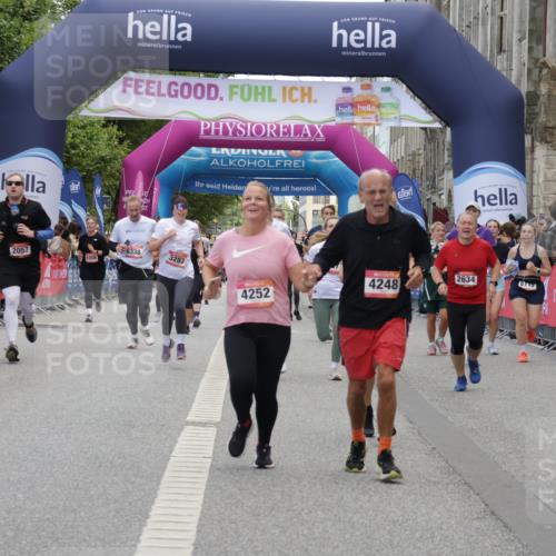 06.09.2026 - CURREX Alsterlauf Yannick Fuchs http://msf.ph/oto/10213774 06.09.2026 10:10:05 Ziel 2057, 2607, 2634, 3163, 3213, 3277, 3283, 4242, 4244, 4248, 4252, 4507, 5733 meine-sportfotos.de
