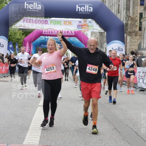 06.09.2026 - CURREX Alsterlauf Yannick Fuchs http://msf.ph/oto/10213805 06.09.2026 10:10:06 Ziel 2057, 2607, 2634, 3163, 3213, 3277, 3283, 4242, 4244, 4248, 4252, 4507, 6354, 8072, 8115 meine-sportfotos.de