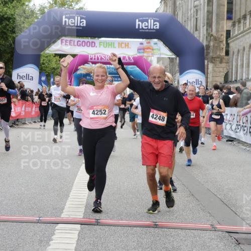 06.09.2026 - CURREX Alsterlauf Yannick Fuchs http://msf.ph/oto/10213834 06.09.2026 10:10:07 Ziel 2057, 2607, 2634, 3213, 3277, 3283, 4242, 4244, 4248, 4252, 4507, 6338, 6354, 8072, 8115, 8149 meine-sportfotos.de