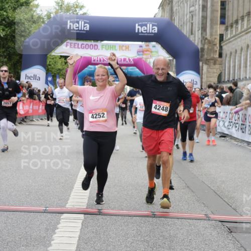 06.09.2026 - CURREX Alsterlauf Yannick Fuchs http://msf.ph/oto/10213843 06.09.2026 10:10:07 Ziel 2057, 2607, 2634, 3213, 3277, 3283, 4242, 4244, 4248, 4252, 4507, 6338, 6354, 8072, 8115, 8149 meine-sportfotos.de