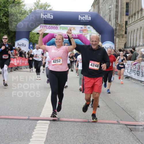 06.09.2026 - CURREX Alsterlauf Yannick Fuchs http://msf.ph/oto/10213853 06.09.2026 10:10:07 Ziel 2057, 2607, 2634, 3213, 3277, 3283, 4242, 4244, 4248, 4252, 4507, 6338, 6354, 8072, 8115, 8149 meine-sportfotos.de