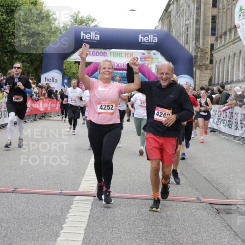 06.09.2026 - CURREX Alsterlauf Yannick Fuchs http://msf.ph/oto/10213877 06.09.2026 10:10:07 Ziel 2057, 2607, 2634, 3213, 3277, 3283, 4242, 4244, 4248, 4252, 4507, 6338, 6354, 8072, 8115, 8149 meine-sportfotos.de