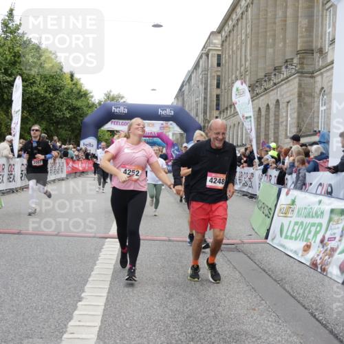 06.09.2026 - CURREX Alsterlauf Yannick Fuchs http://msf.ph/oto/10213923 06.09.2026 10:10:08 Ziel 2057, 2607, 2634, 3213, 3277, 3283, 4195, 4246, 4248, 4252, 4507, 4710, 6338, 6354, 8072, 8115, 8149 meine-sportfotos.de