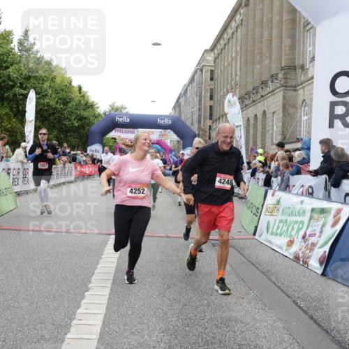 06.09.2026 - CURREX Alsterlauf Yannick Fuchs http://msf.ph/oto/10213932 06.09.2026 10:10:08 Ziel 2057, 2607, 2634, 3213, 3277, 3283, 4195, 4246, 4248, 4252, 4507, 4710, 6338, 6354, 8072, 8115, 8149 meine-sportfotos.de