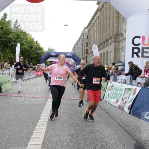 06.09.2026 - CURREX Alsterlauf Yannick Fuchs http://msf.ph/oto/10213943 06.09.2026 10:10:08 Ziel 2057, 2607, 2634, 3213, 3277, 3283, 4195, 4246, 4248, 4252, 4507, 4710, 6338, 6354, 8072, 8115, 8149 meine-sportfotos.de