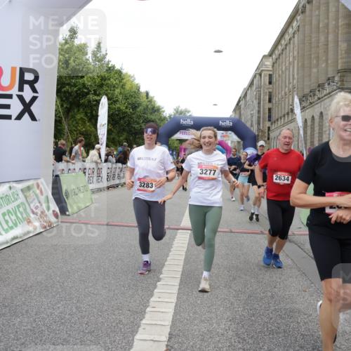 06.09.2026 - CURREX Alsterlauf Yannick Fuchs http://msf.ph/oto/10213999 06.09.2026 10:10:10 Ziel 2057, 2607, 2634, 2747, 3277, 3283, 4195, 4246, 4248, 4252, 4507, 4710, 5008, 6338, 6354, 8072, 8115, 8149, 8241 meine-sportfotos.de
