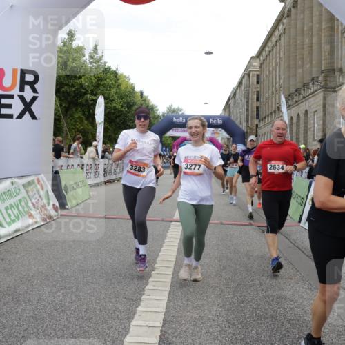 06.09.2026 - CURREX Alsterlauf Yannick Fuchs http://msf.ph/oto/10214008 06.09.2026 10:10:10 Ziel 2057, 2607, 2634, 2747, 3277, 3283, 4195, 4246, 4248, 4252, 4507, 4710, 5008, 6338, 6354, 8072, 8115, 8149, 8241 meine-sportfotos.de