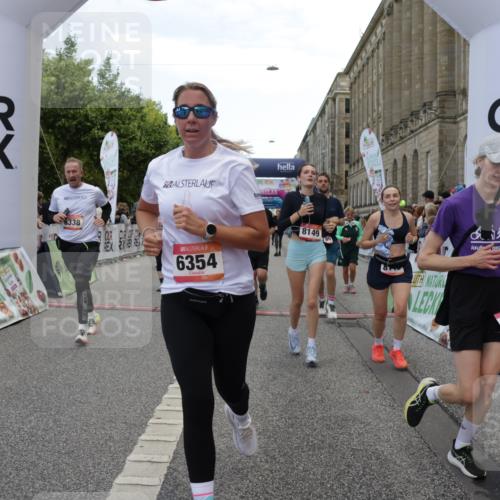 06.09.2026 - CURREX Alsterlauf Yannick Fuchs http://msf.ph/oto/10214087 06.09.2026 10:10:12 Ziel 2057, 2607, 2634, 2747, 3277, 3283, 4195, 4246, 4248, 4252, 4710, 5008, 6338, 6354, 8072, 8115, 8149, 8241 meine-sportfotos.de