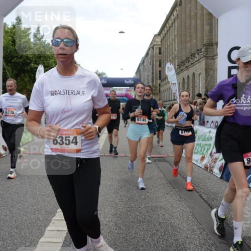 06.09.2026 - CURREX Alsterlauf Yannick Fuchs http://msf.ph/oto/10214095 06.09.2026 10:10:12 Ziel 2057, 2607, 2634, 2747, 3277, 3283, 4195, 4246, 4248, 4252, 4710, 5008, 6338, 6354, 8072, 8115, 8149, 8241 meine-sportfotos.de