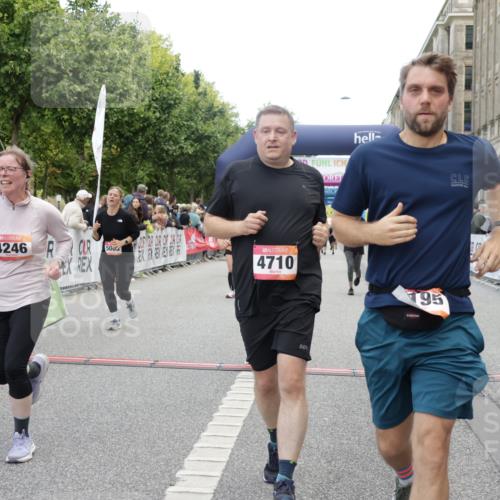 06.09.2026 - CURREX Alsterlauf Yannick Fuchs http://msf.ph/oto/10214131 06.09.2026 10:10:14 Ziel 2057, 2607, 2634, 2747, 3277, 3283, 4166, 4195, 4246, 4248, 4252, 4710, 4984, 5008, 6338, 6354, 8072, 8115, 8149, 8241 meine-sportfotos.de