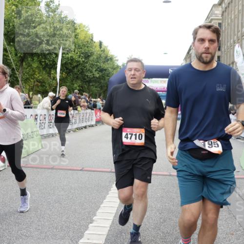 06.09.2026 - CURREX Alsterlauf Yannick Fuchs http://msf.ph/oto/10214139 06.09.2026 10:10:14 Ziel 2057, 2607, 2634, 2747, 3277, 3283, 4166, 4195, 4246, 4248, 4252, 4710, 4984, 5008, 6338, 6354, 8072, 8115, 8149, 8241 meine-sportfotos.de