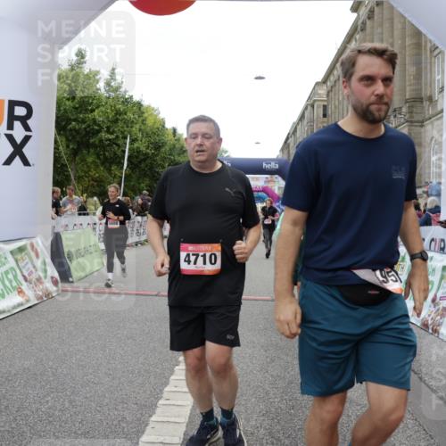 06.09.2026 - CURREX Alsterlauf Yannick Fuchs http://msf.ph/oto/10214163 06.09.2026 10:10:14 Ziel 2057, 2607, 2634, 2747, 3277, 3283, 4166, 4195, 4246, 4248, 4252, 4710, 4984, 5008, 6338, 6354, 8072, 8115, 8149, 8241 meine-sportfotos.de