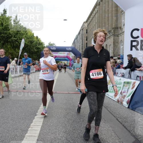 06.09.2026 - CURREX Alsterlauf Yannick Fuchs http://msf.ph/oto/10214353 06.09.2026 10:10:20 Ziel 2747, 4166, 4195, 4246, 4402, 4710, 4775, 4816, 4855, 4984, 5008, 5558, 8034, 8241 meine-sportfotos.de