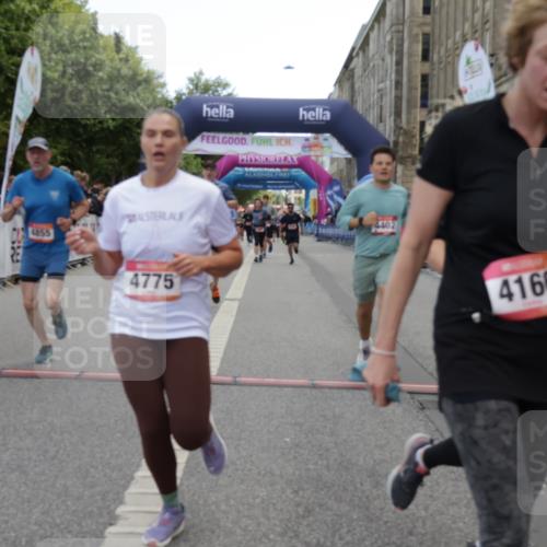 06.09.2026 - CURREX Alsterlauf Yannick Fuchs http://msf.ph/oto/10214358 06.09.2026 10:10:20 Ziel 2747, 4166, 4195, 4246, 4402, 4710, 4775, 4816, 4855, 4984, 5008, 5558, 8034, 8241 meine-sportfotos.de