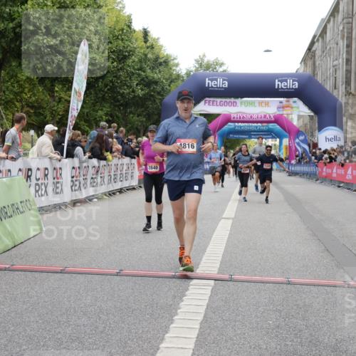 06.09.2026 - CURREX Alsterlauf Yannick Fuchs http://msf.ph/oto/10214374 06.09.2026 10:10:22 Ziel 2747, 4166, 4402, 4775, 4816, 4855, 4984, 5008, 5558, 6165, 6349, 8034 meine-sportfotos.de