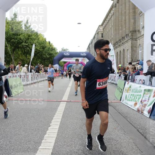 06.09.2026 - CURREX Alsterlauf Yannick Fuchs http://msf.ph/oto/10214719 06.09.2026 10:10:28 Ziel 3077, 4144, 4239, 4402, 4694, 4816, 4855, 6165, 6349 meine-sportfotos.de