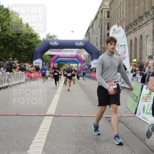 06.09.2026 - CURREX Alsterlauf Yannick Fuchs http://msf.ph/oto/10214784 06.09.2026 10:10:30 Ziel 3077, 3426, 4144, 4239, 4694, 6165, 6349 meine-sportfotos.de