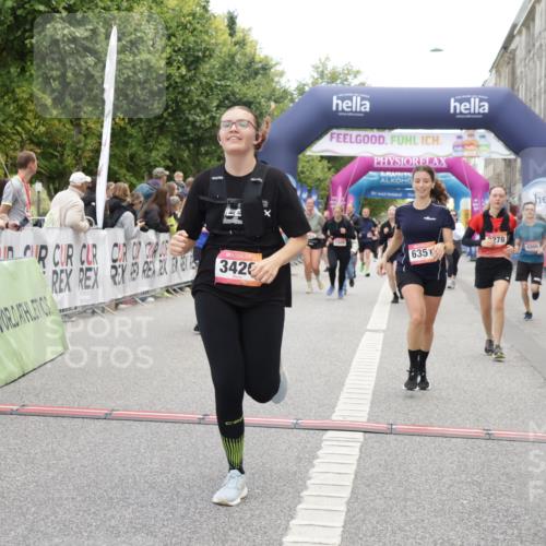 06.09.2026 - CURREX Alsterlauf Yannick Fuchs http://msf.ph/oto/10214935 06.09.2026 10:10:35 Ziel 2509, 2670, 2674, 3077, 3127, 3278, 3426, 4066, 4144, 4239, 4694, 5356, 6220, 6351 meine-sportfotos.de