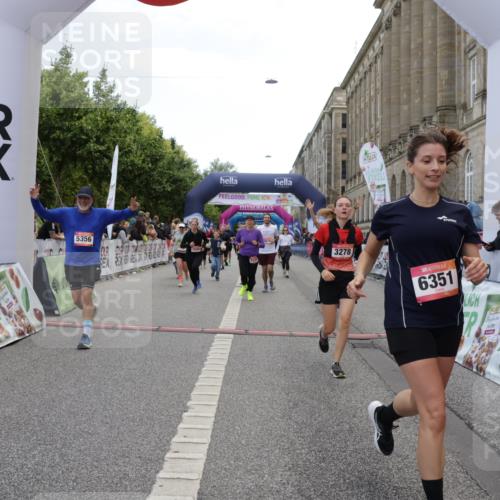 06.09.2026 - CURREX Alsterlauf Yannick Fuchs http://msf.ph/oto/10215068 06.09.2026 10:10:37 Ziel 2509, 2670, 2674, 3077, 3127, 3278, 3426, 3649, 3930, 4066, 4167, 4959, 5356, 6220, 6351 meine-sportfotos.de