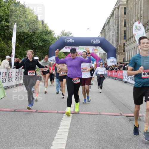 06.09.2026 - CURREX Alsterlauf Yannick Fuchs http://msf.ph/oto/10215138 06.09.2026 10:10:39 Ziel 2509, 2589, 2670, 2674, 3077, 3127, 3278, 3426, 3649, 3930, 4066, 4077, 4167, 4238, 4959, 5356, 6220, 6351 meine-sportfotos.de